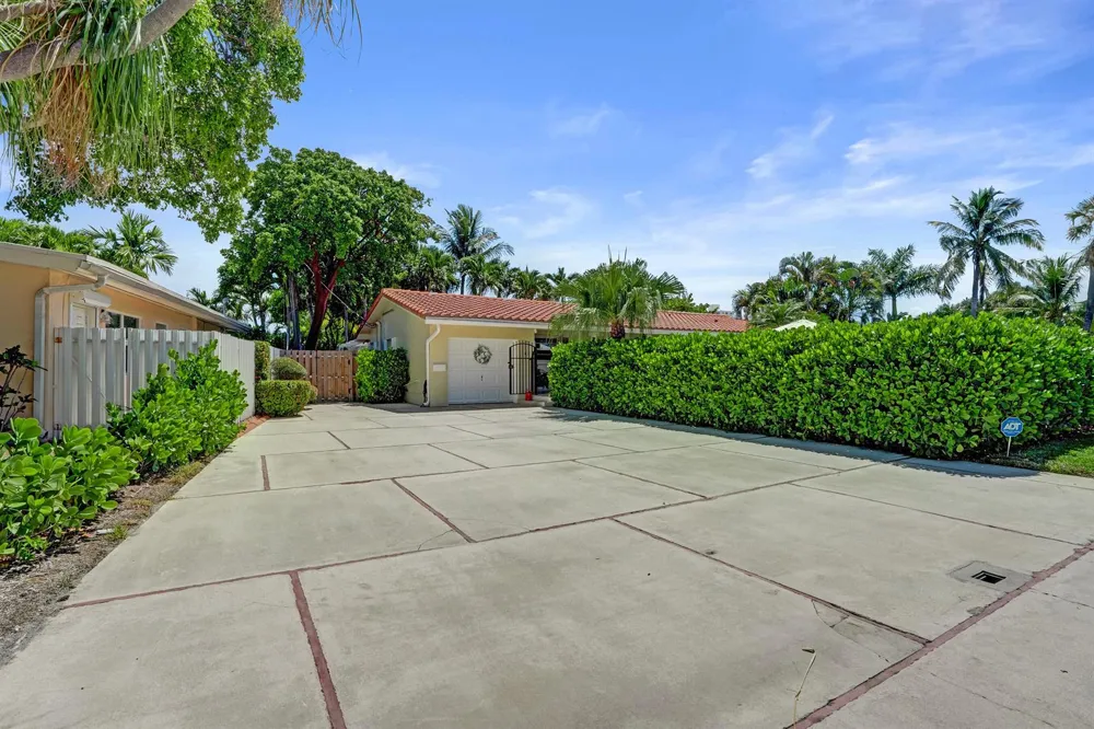 1900 RIVERSIDE DRIVE Pompano Beach, FL 33062