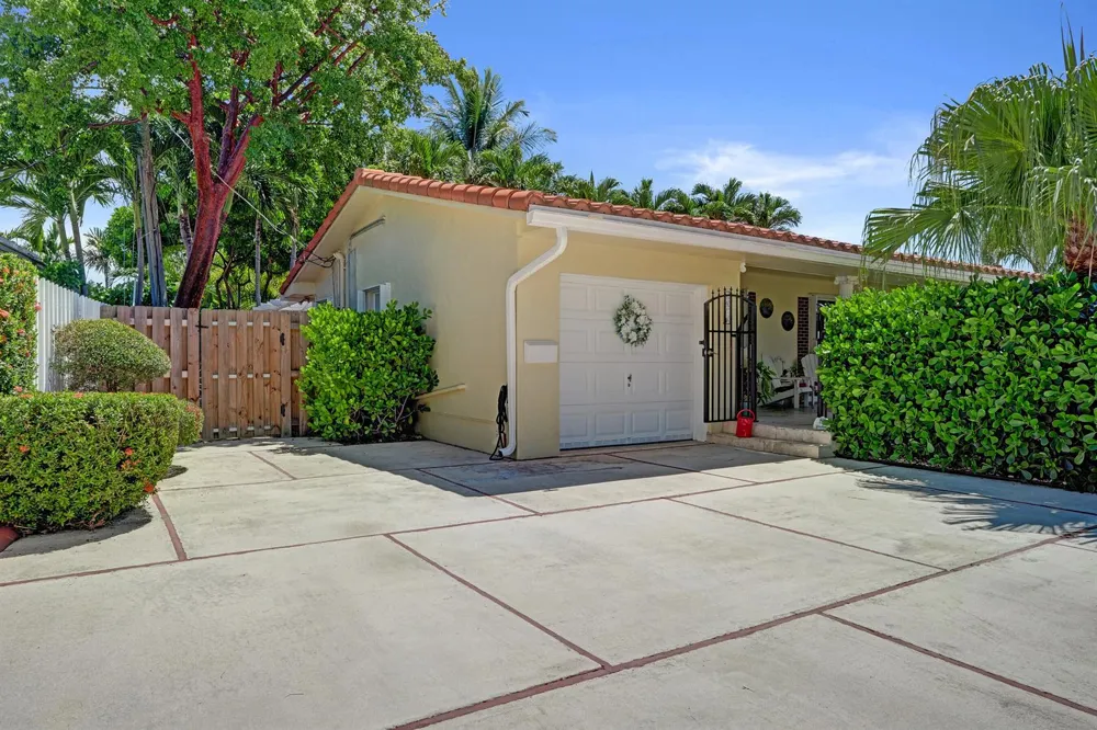 1900 RIVERSIDE DRIVE Pompano Beach, FL 33062