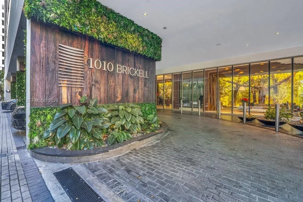 1010 Brickell Ave #1810 Miami, FL 33131