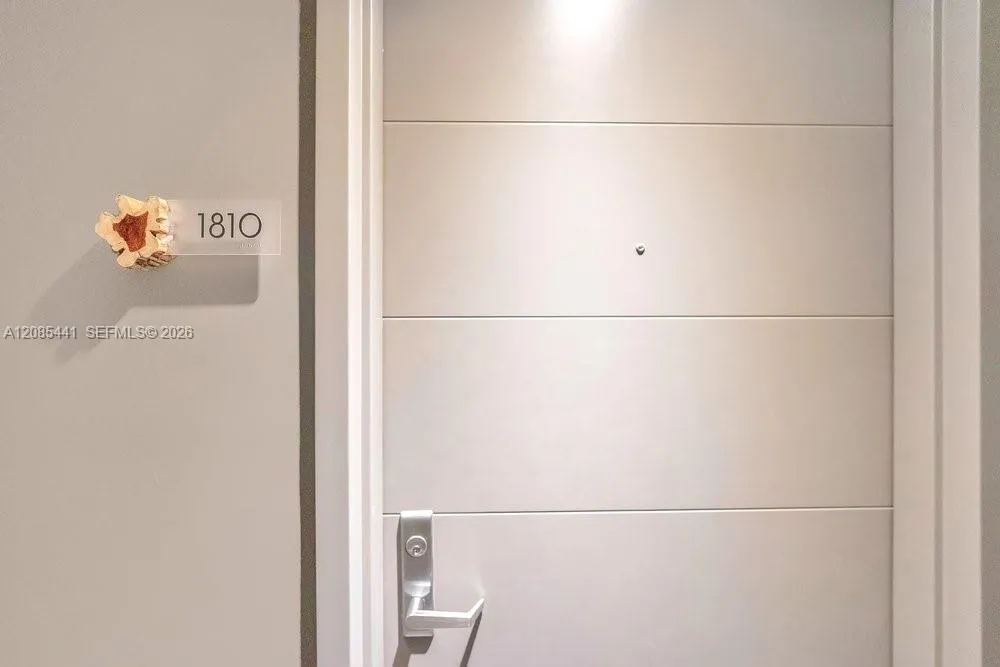 1010 Brickell Ave #1810 Miami, FL 33131