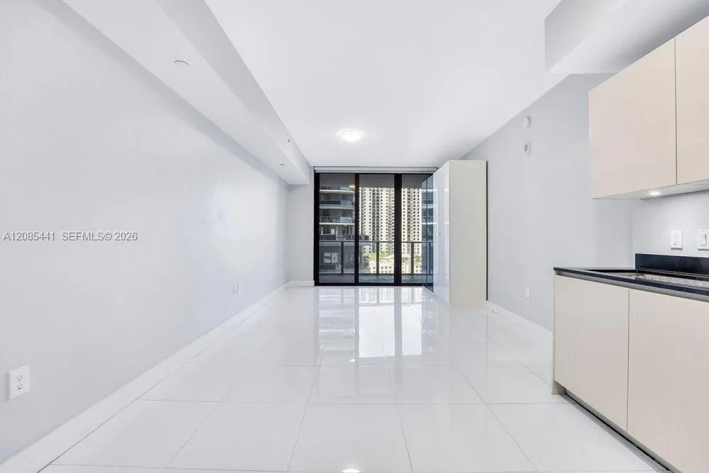 1010 Brickell Ave #1810 Miami, FL 33131