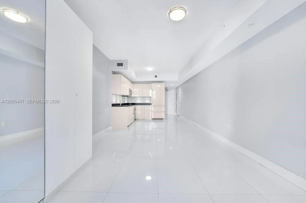 1010 Brickell Ave #1810 Miami, FL 33131