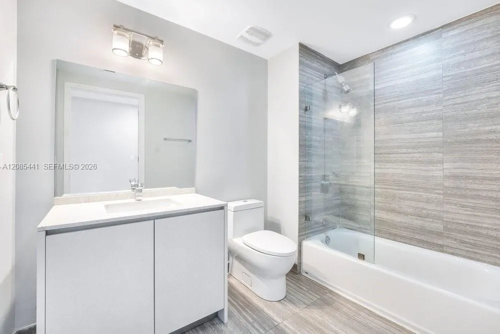 1010 Brickell Ave #1810 Miami, FL 33131