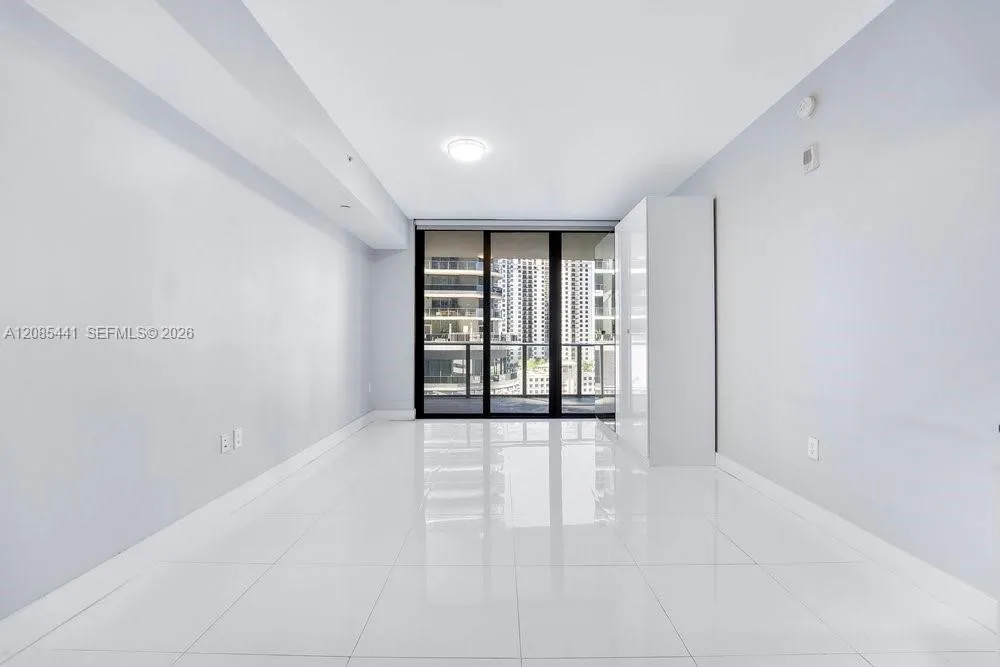 1010 Brickell Ave #1810 Miami, FL 33131