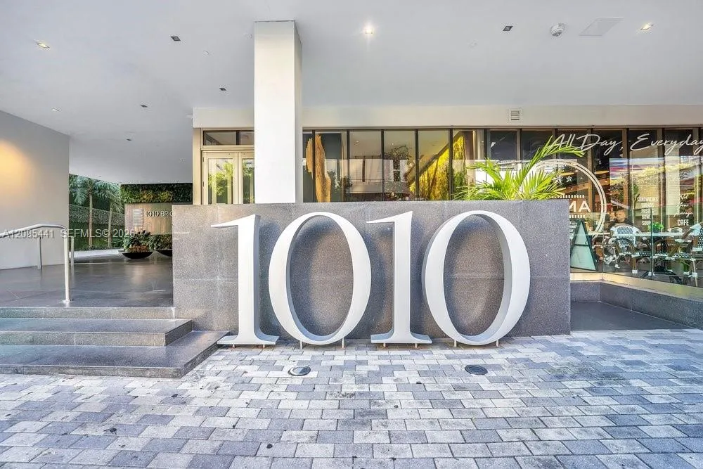 1010 Brickell Ave #1810 Miami, FL 33131