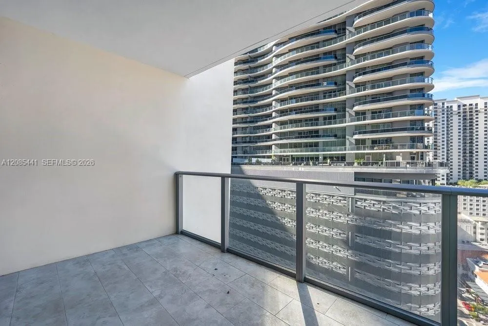 1010 Brickell Ave #1810 Miami, FL 33131