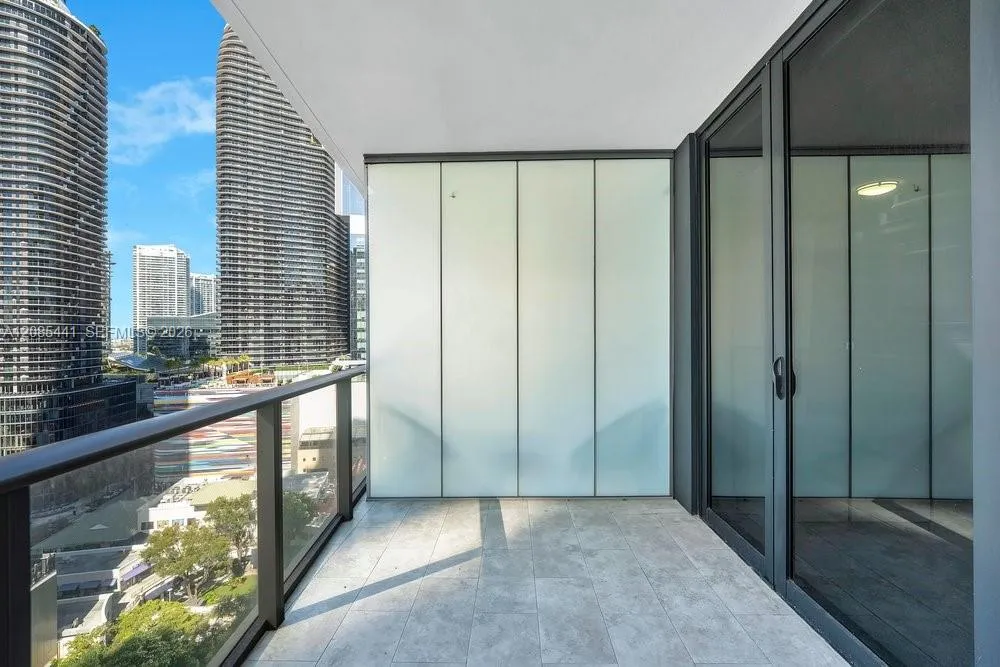 1010 Brickell Ave #1810 Miami, FL 33131