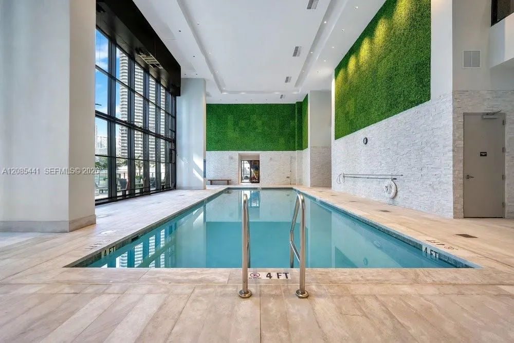 1010 Brickell Ave #1810 Miami, FL 33131