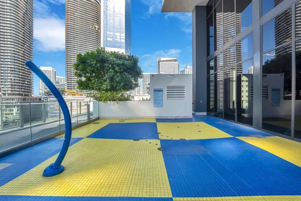 1010 Brickell Ave #1810 Miami, FL 33131