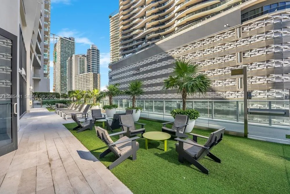 1010 Brickell Ave #1810 Miami, FL 33131