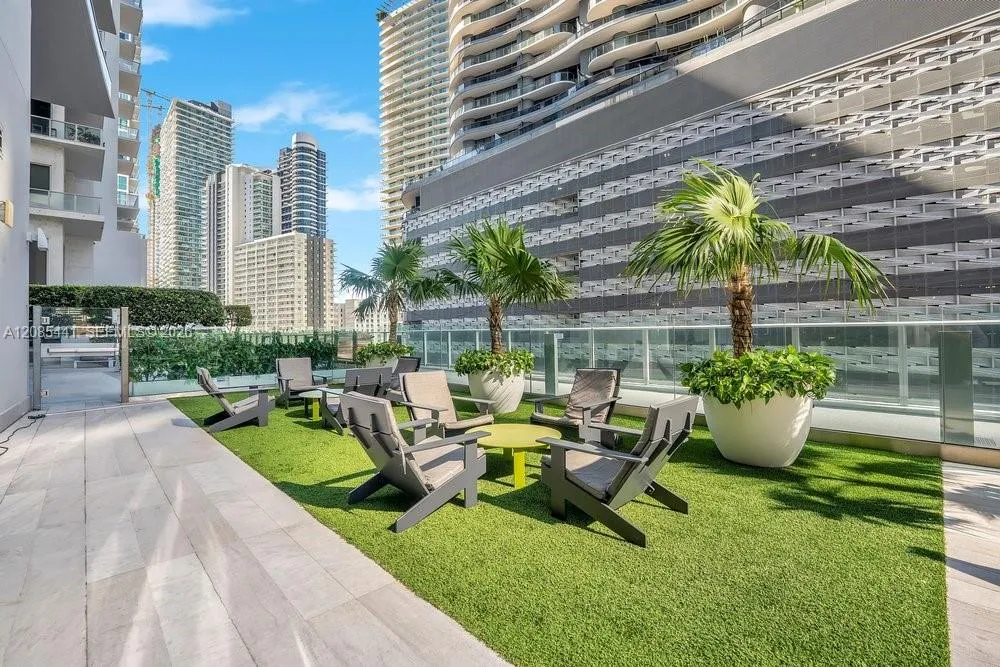 1010 Brickell Ave #1810 Miami, FL 33131