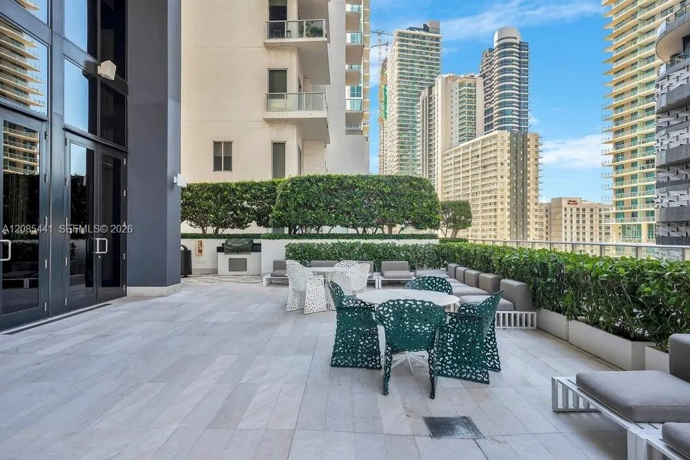 1010 Brickell Ave #1810 Miami, FL 33131