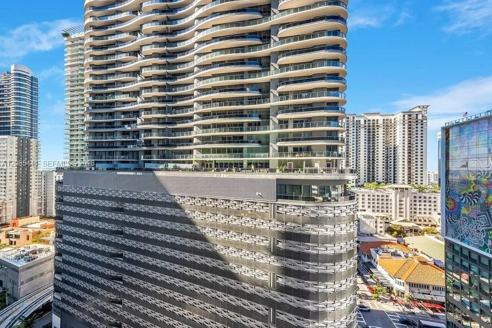 1010 Brickell Ave #1810 Miami, FL 33131