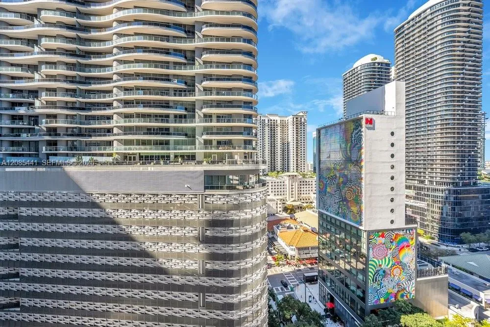 1010 Brickell Ave #1810 Miami, FL 33131