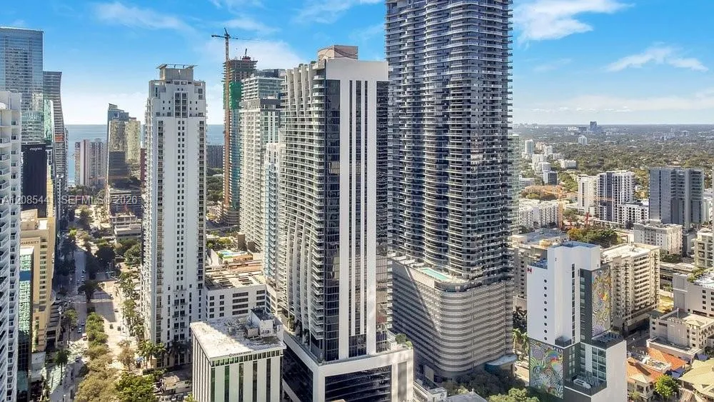 1010 Brickell Ave #1810 Miami, FL 33131