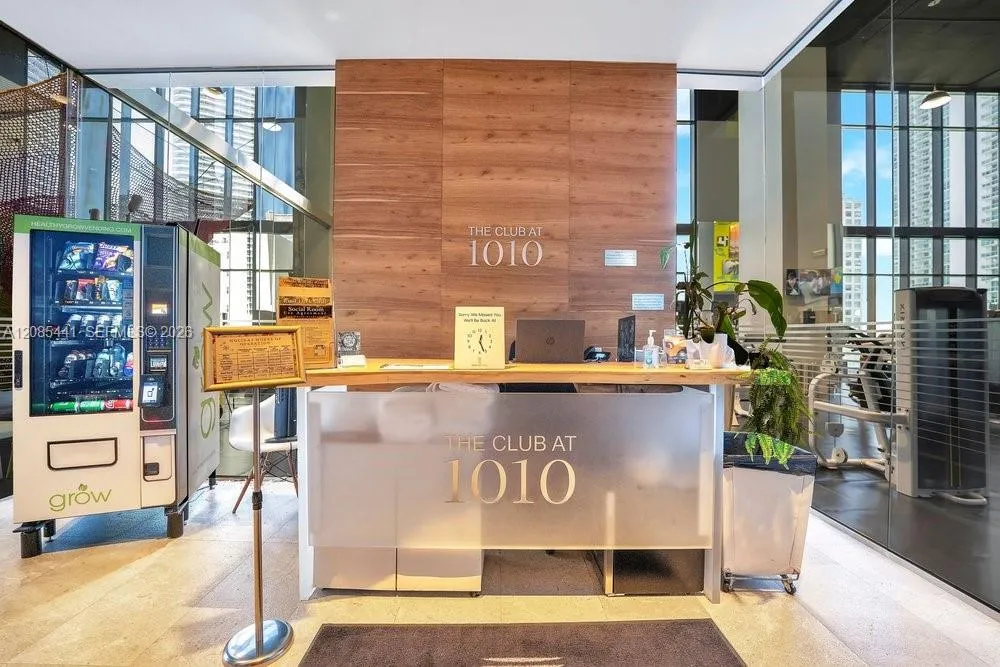 1010 Brickell Ave #1810 Miami, FL 33131