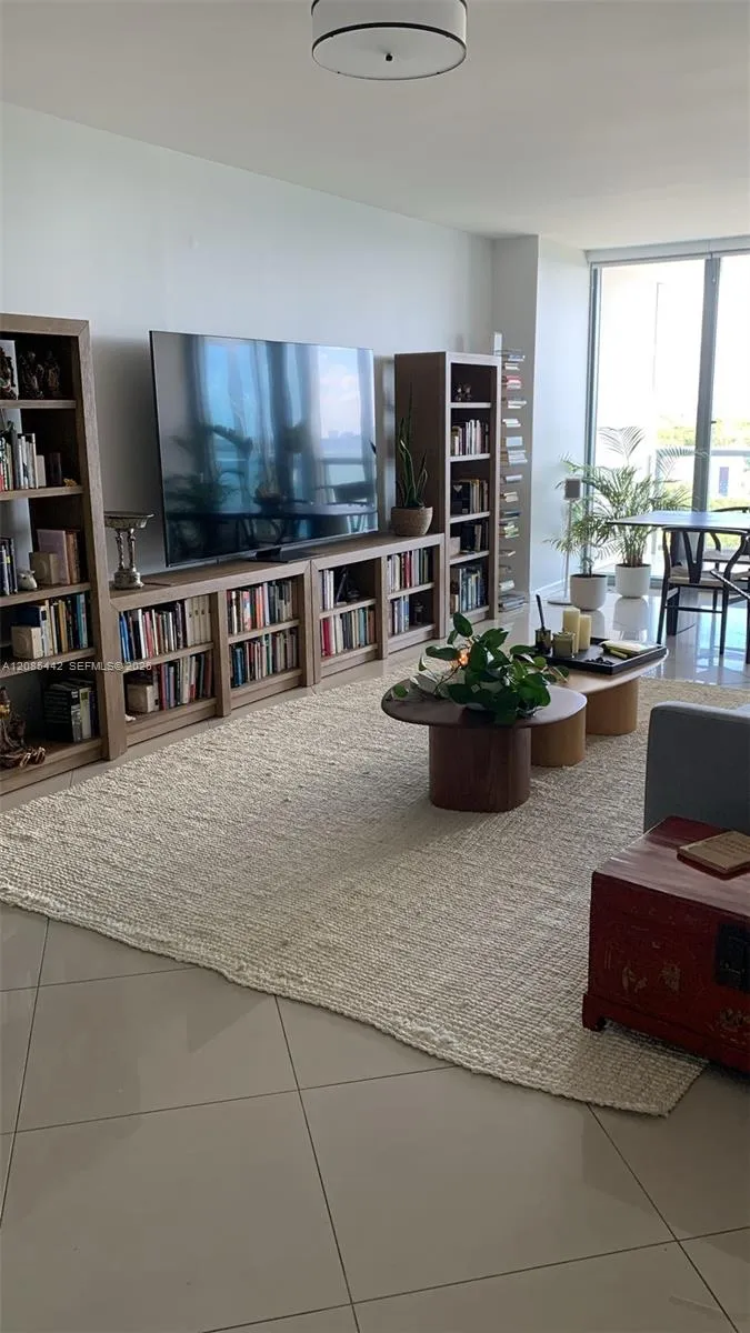 601 NE 36th St #806 Miami, FL 33137