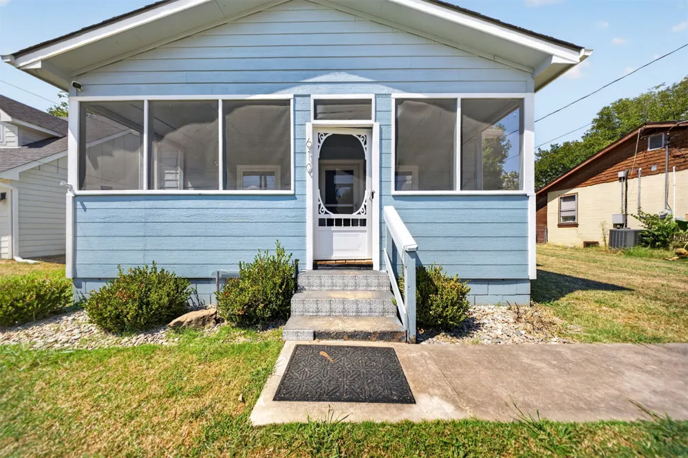 610 9th Street Collinsville, OK 74021