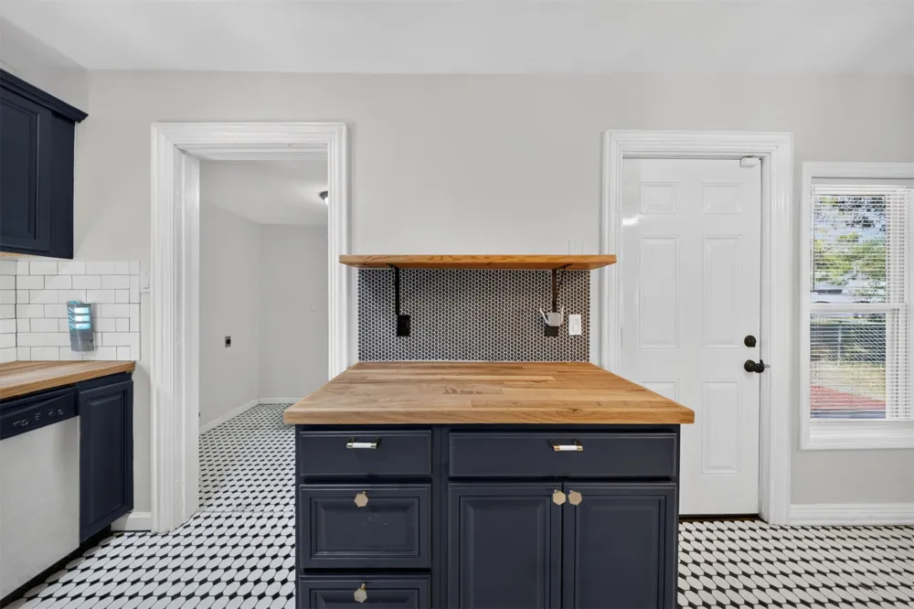 610 9th Street Collinsville, OK 74021