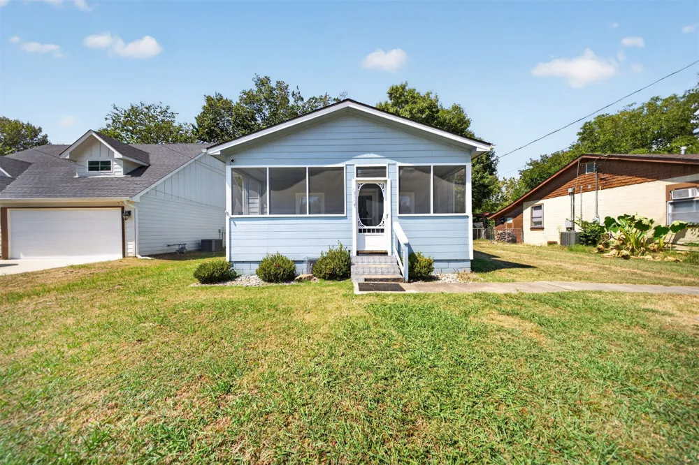 610 9th Street Collinsville, OK 74021