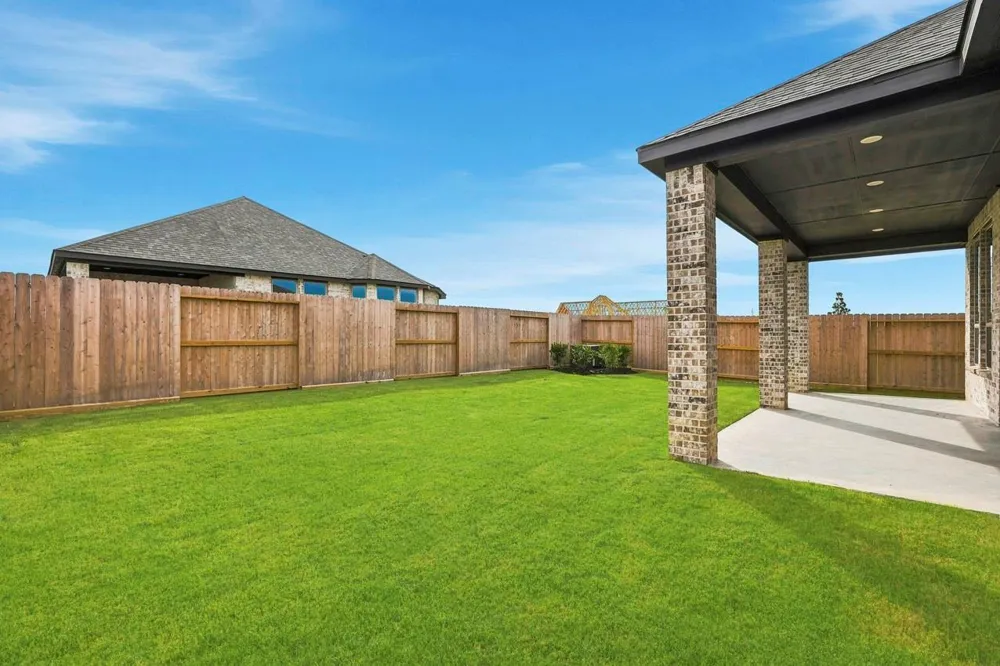 12227 Hudson Drive Mont Belvieu, TX 77523