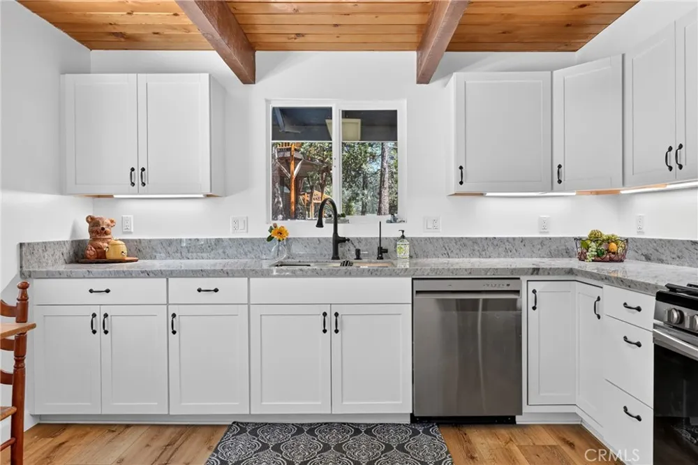 33007 Lone Pine Running Springs, CA 92382