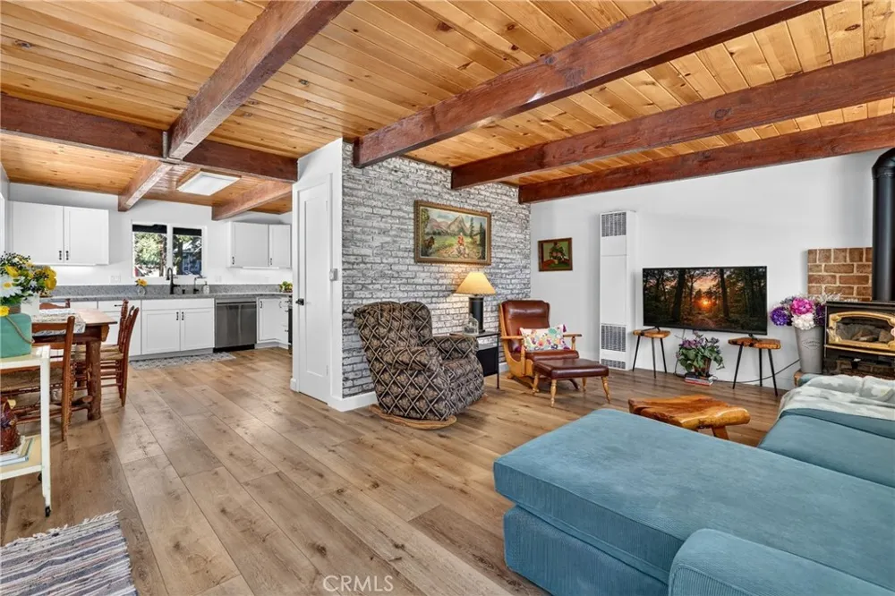 33007 Lone Pine Running Springs, CA 92382