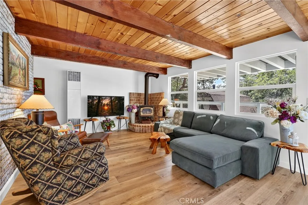 33007 Lone Pine Running Springs, CA 92382