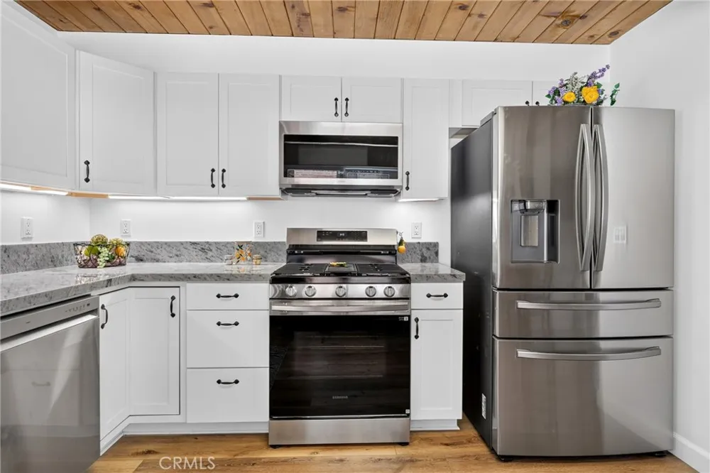 33007 Lone Pine Running Springs, CA 92382