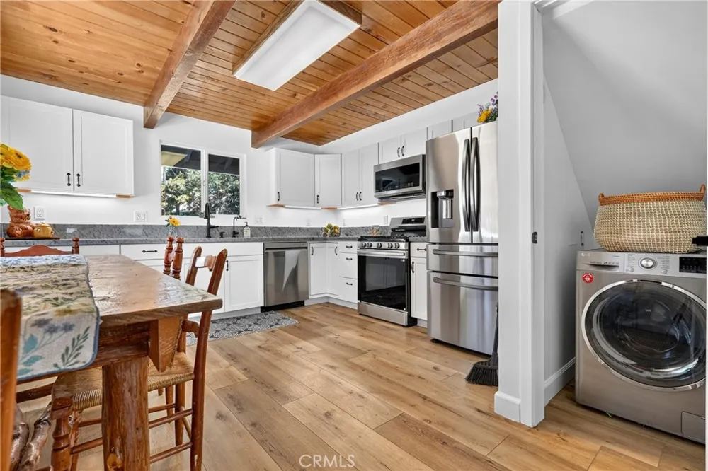 33007 Lone Pine Running Springs, CA 92382