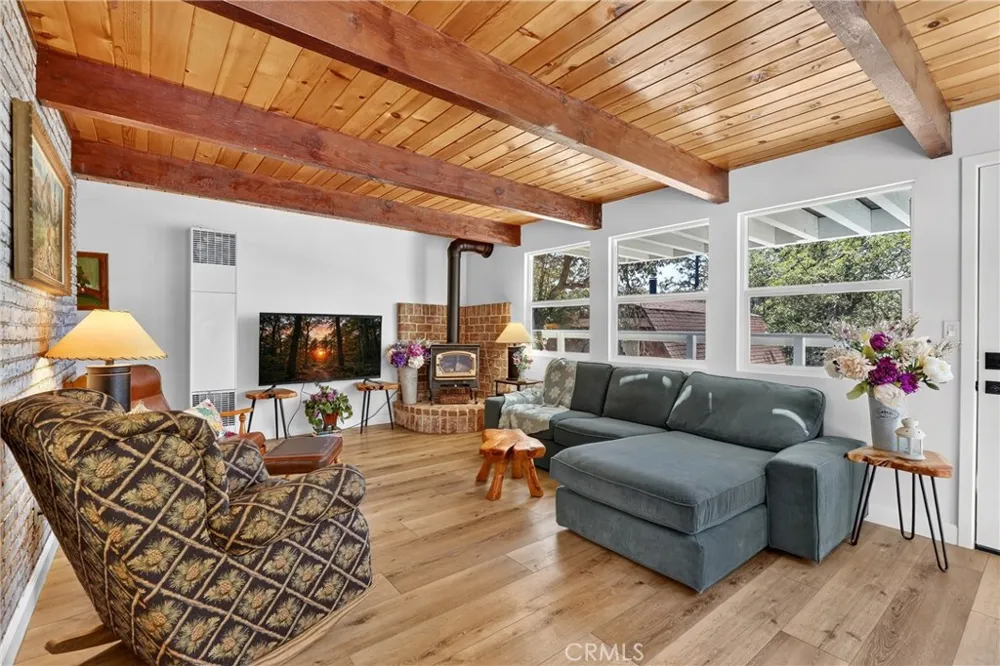 33007 Lone Pine Running Springs, CA 92382