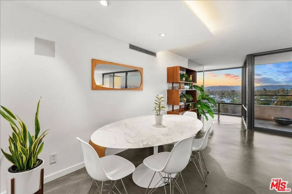 4316 Marina City Drive #327 Marina del Rey, CA 90292
