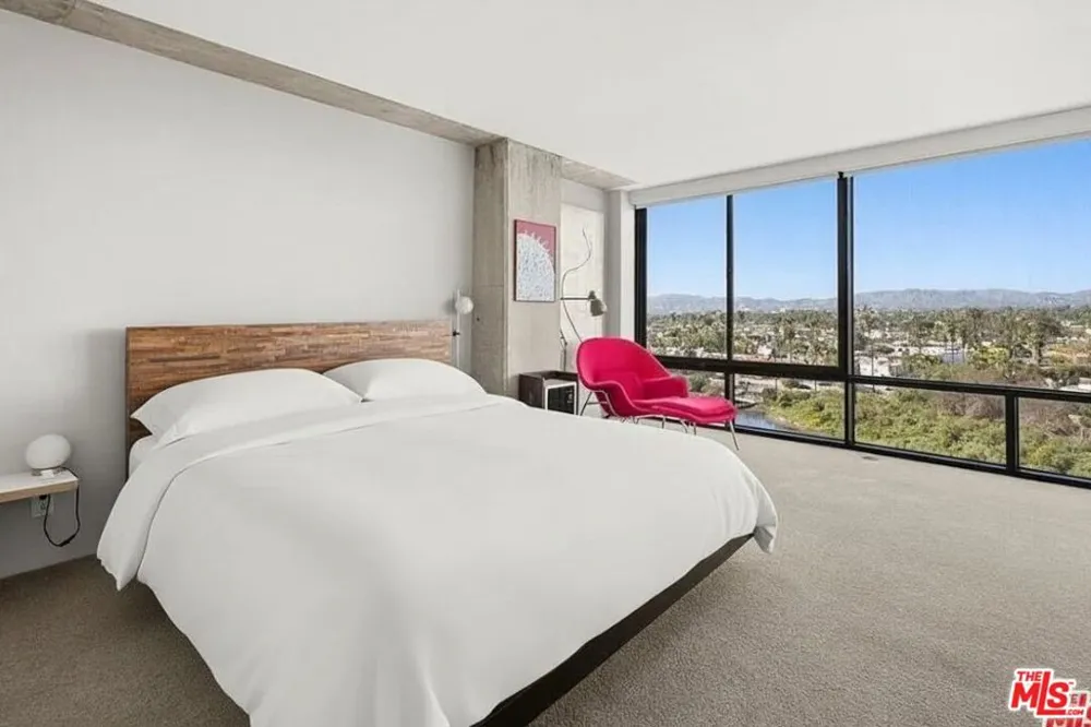 4316 Marina City Drive #327 Marina del Rey, CA 90292