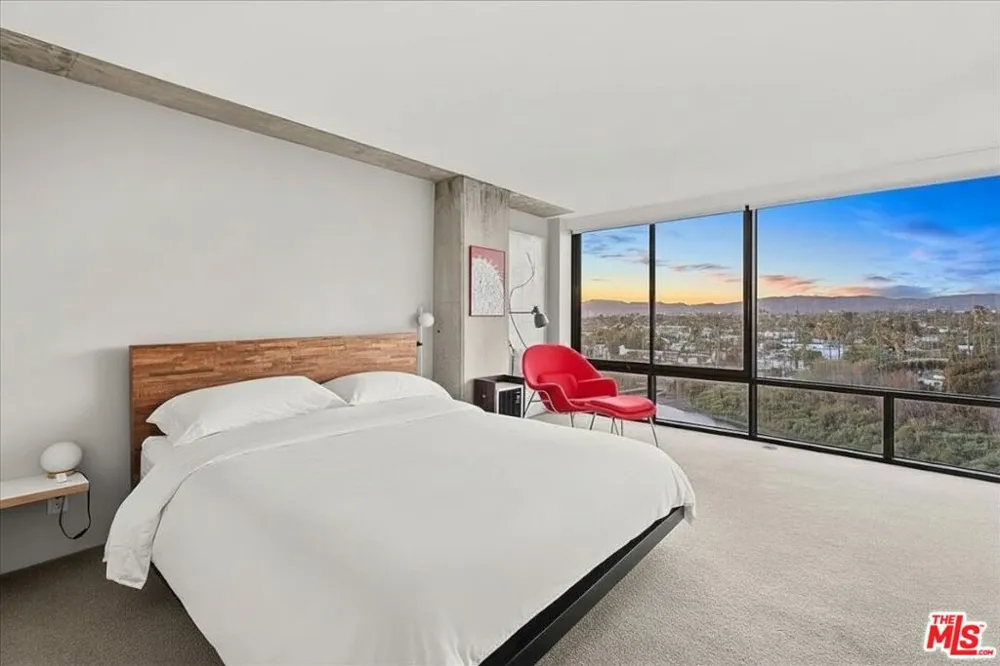 4316 Marina City Drive #327 Marina del Rey, CA 90292