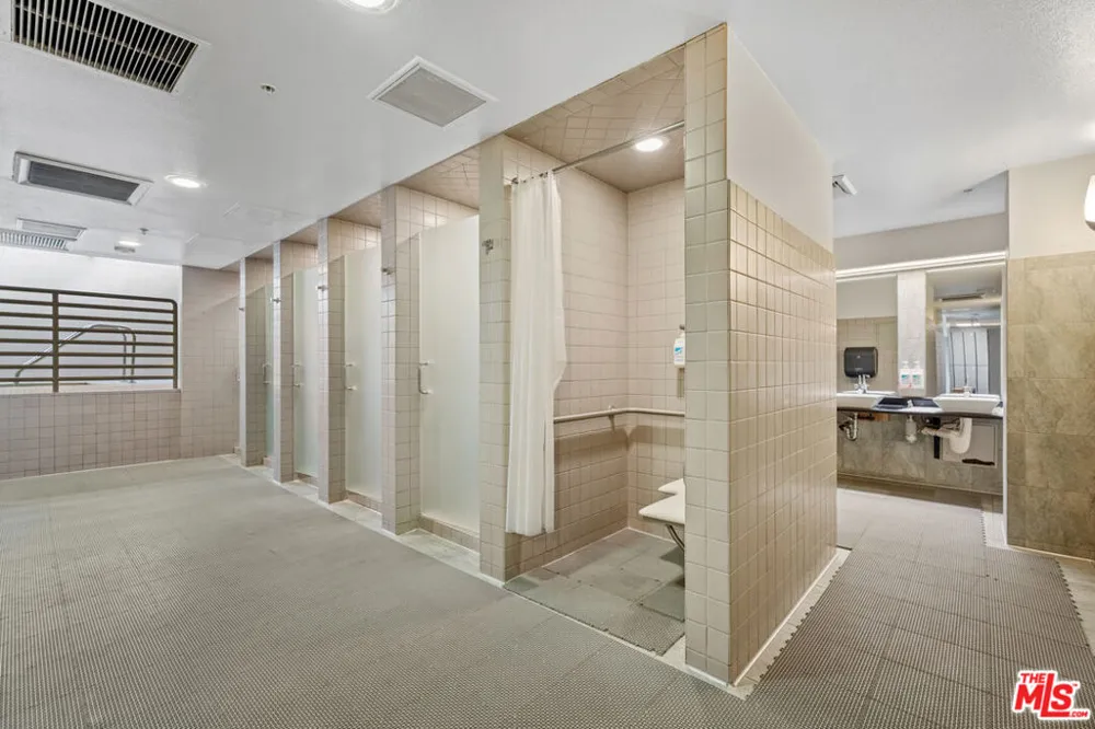 4316 Marina City Drive #327 Marina del Rey, CA 90292