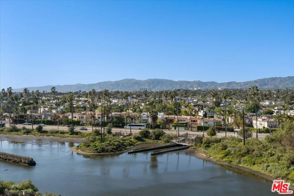 4316 Marina City Drive #327 Marina del Rey, CA 90292
