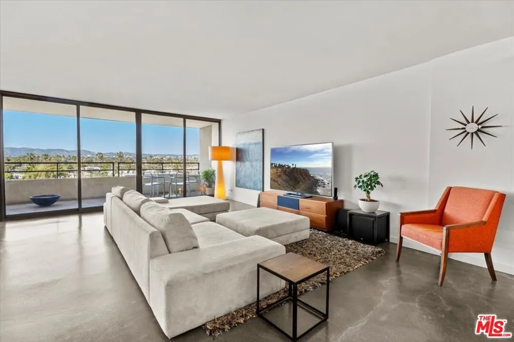 4316 Marina City Drive #327 Marina del Rey, CA 90292