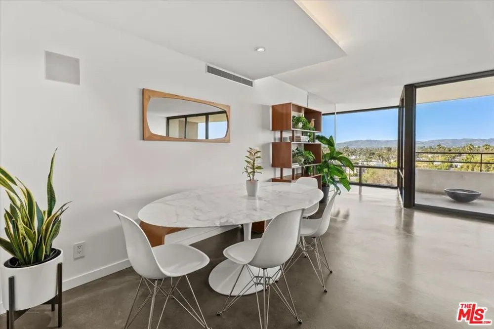 4316 Marina City Drive #327 Marina del Rey, CA 90292