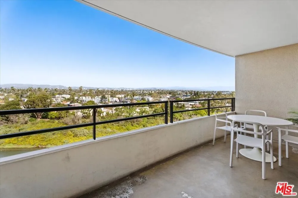 4316 Marina City Drive #327 Marina del Rey, CA 90292