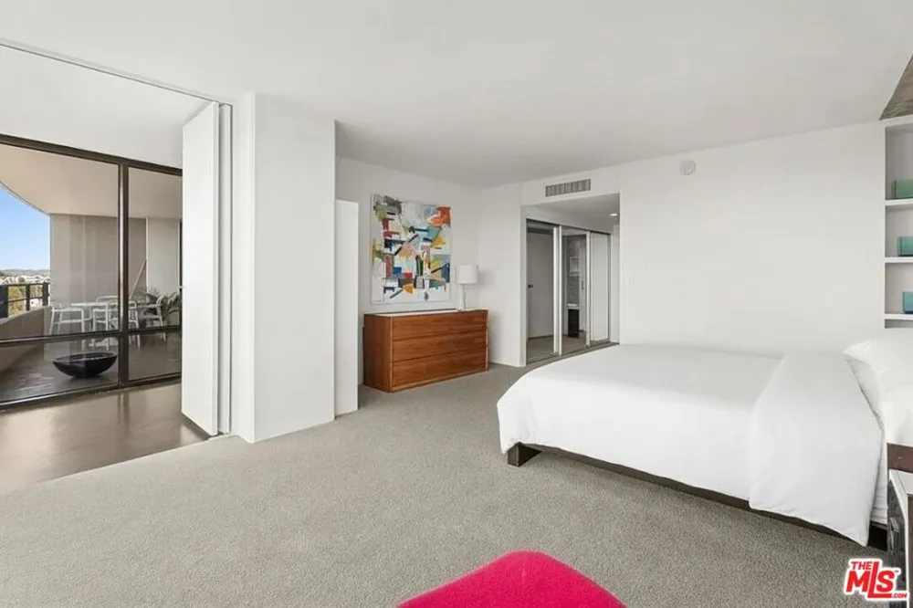 4316 Marina City Drive #327 Marina del Rey, CA 90292