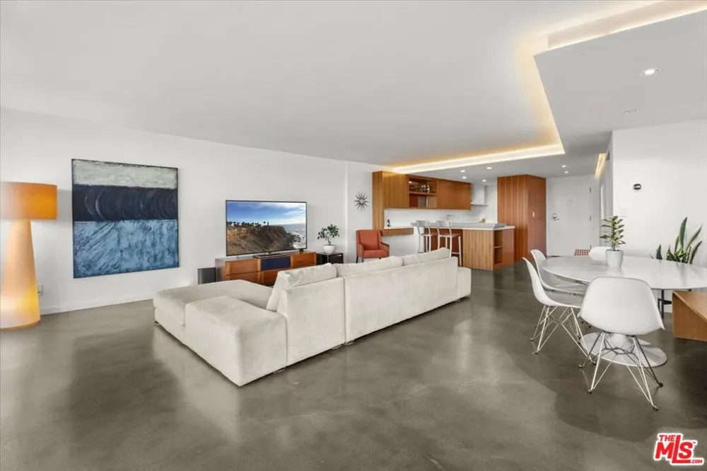4316 Marina City Drive #327 Marina del Rey, CA 90292