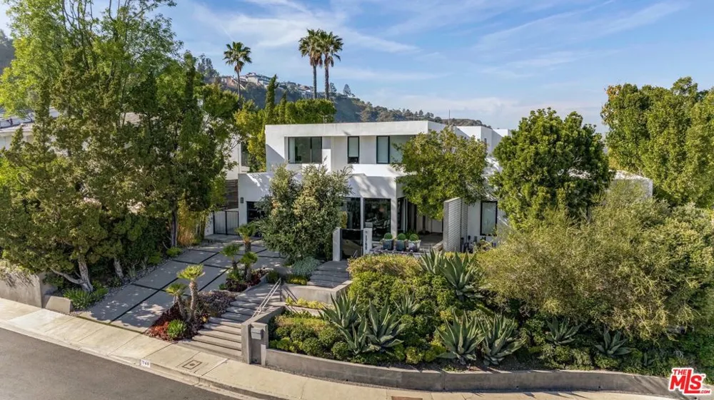 1769 Stone Canyon Road Los Angeles, CA 90077