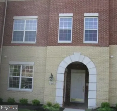 43620 HAMPSHIRE CROSSING SQUARE