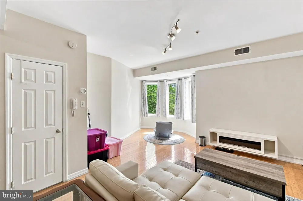 800 2ND STREET #4 Philadelphia, PA 19123