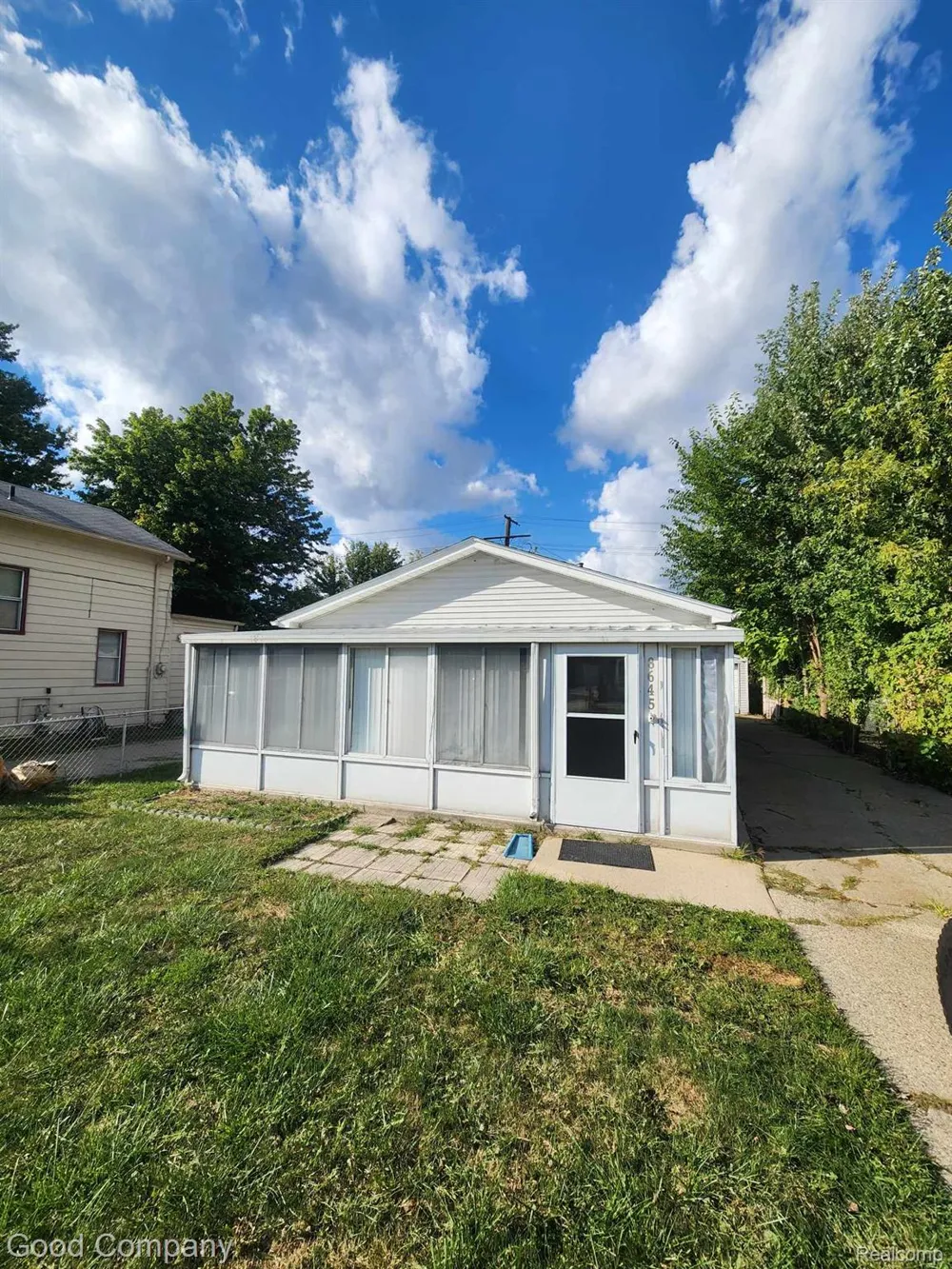 8645 Dodge Avenue Warren City, MI 48089