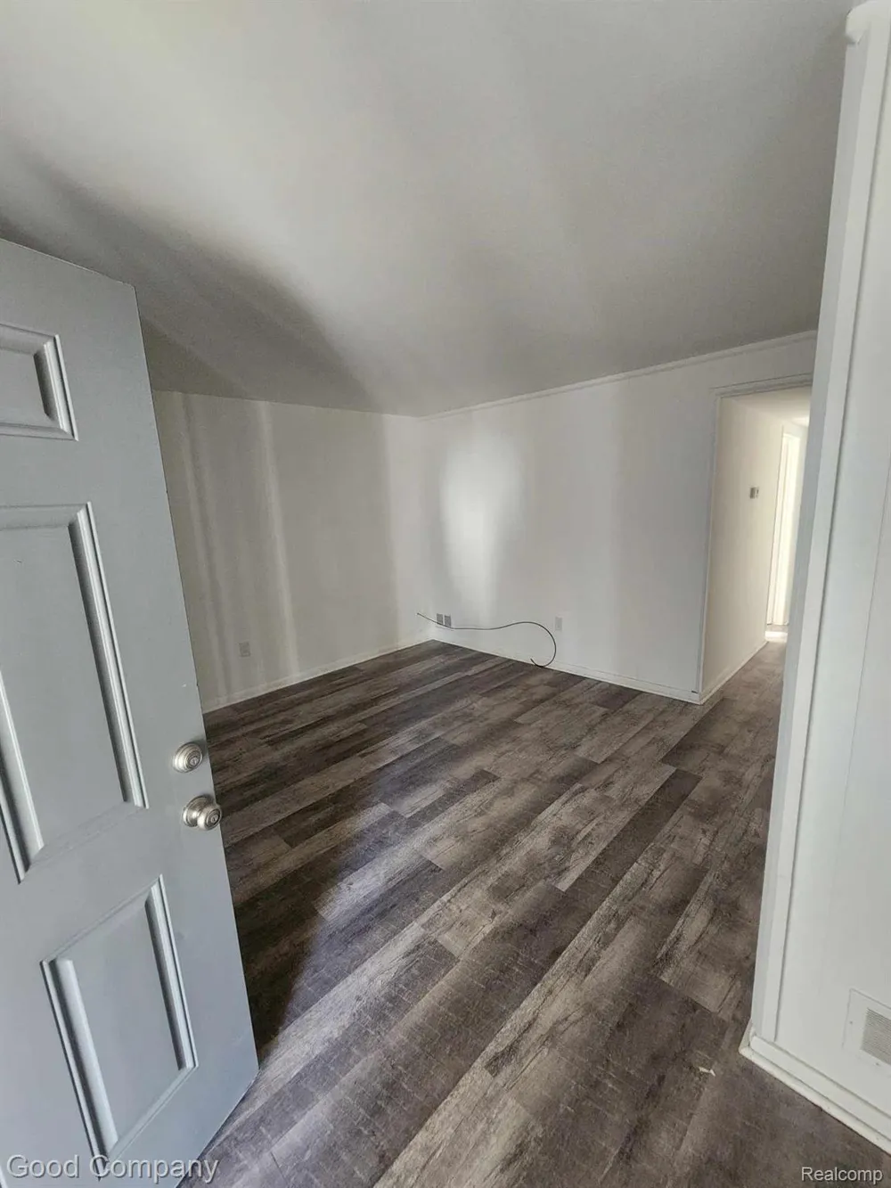8645 Dodge Avenue Warren City, MI 48089