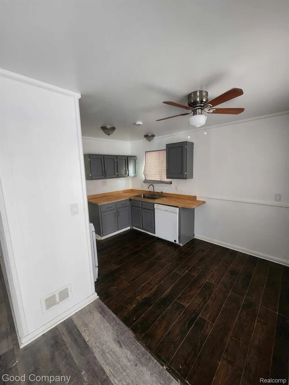 8645 Dodge Avenue Warren City, MI 48089