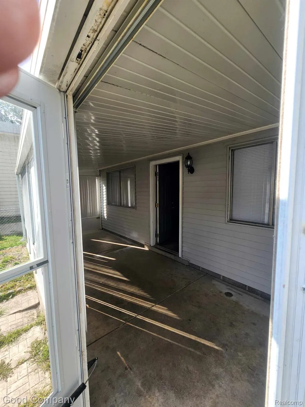 8645 Dodge Avenue Warren City, MI 48089