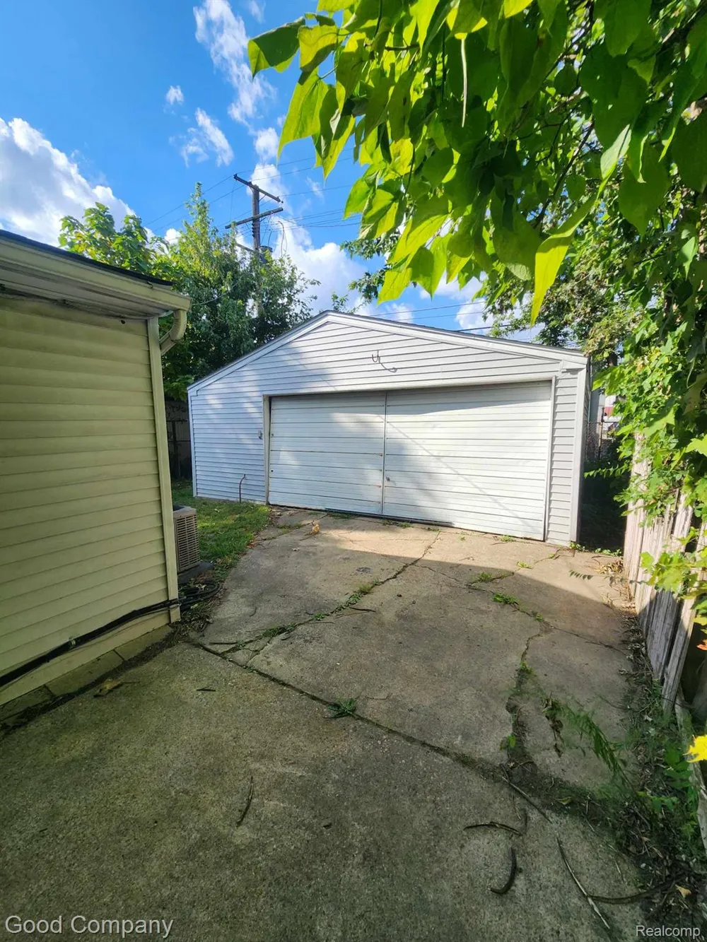8645 Dodge Avenue Warren City, MI 48089