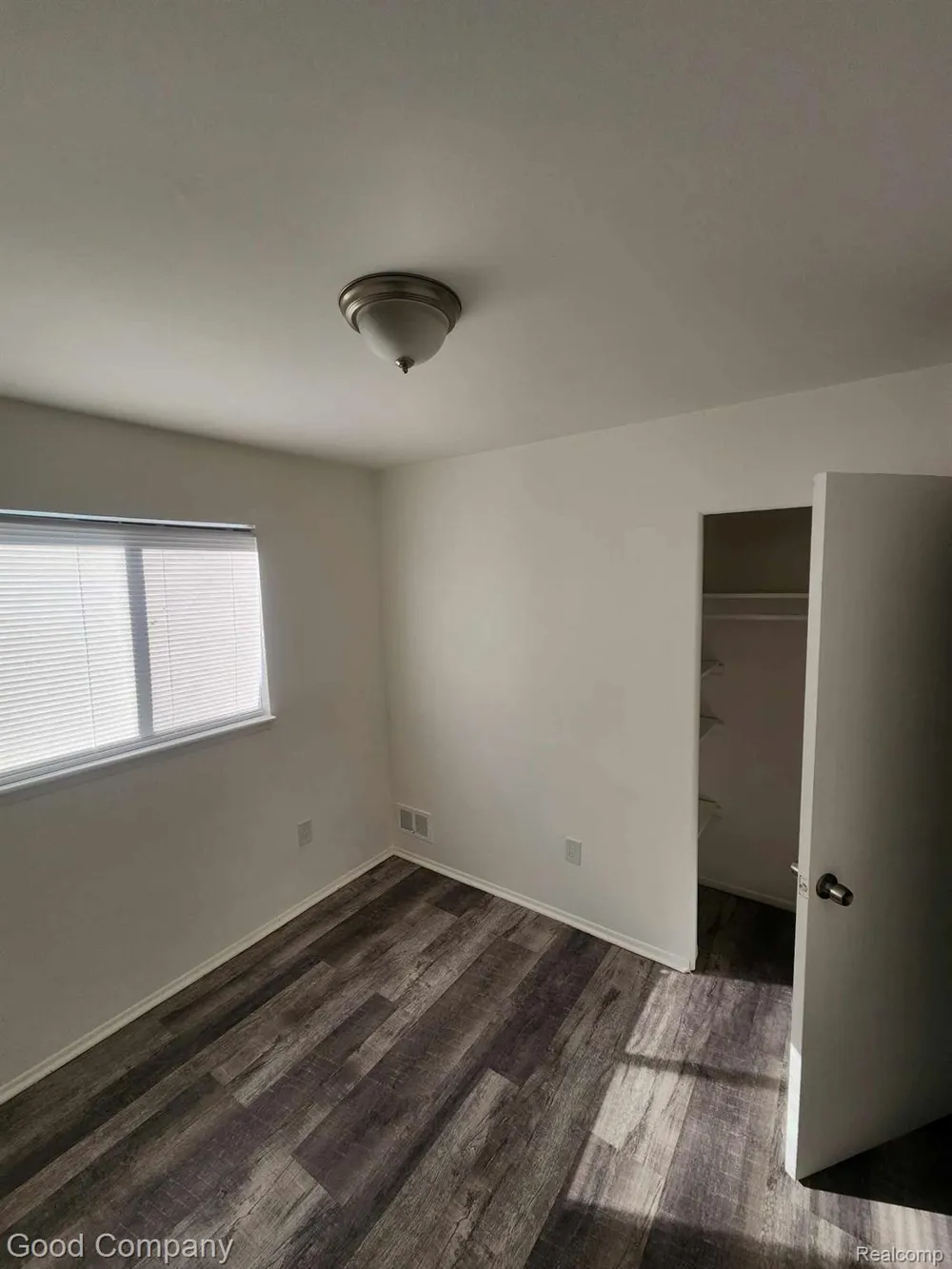 8645 Dodge Avenue Warren City, MI 48089